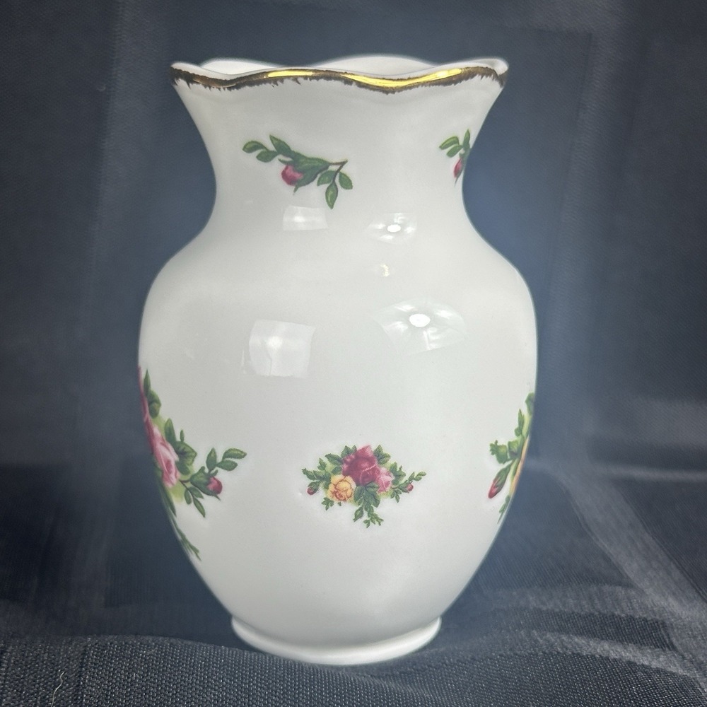 Royal Albert Old Country Roses Small Bud Vase Mini Gold Trim - Picture 3 of 10